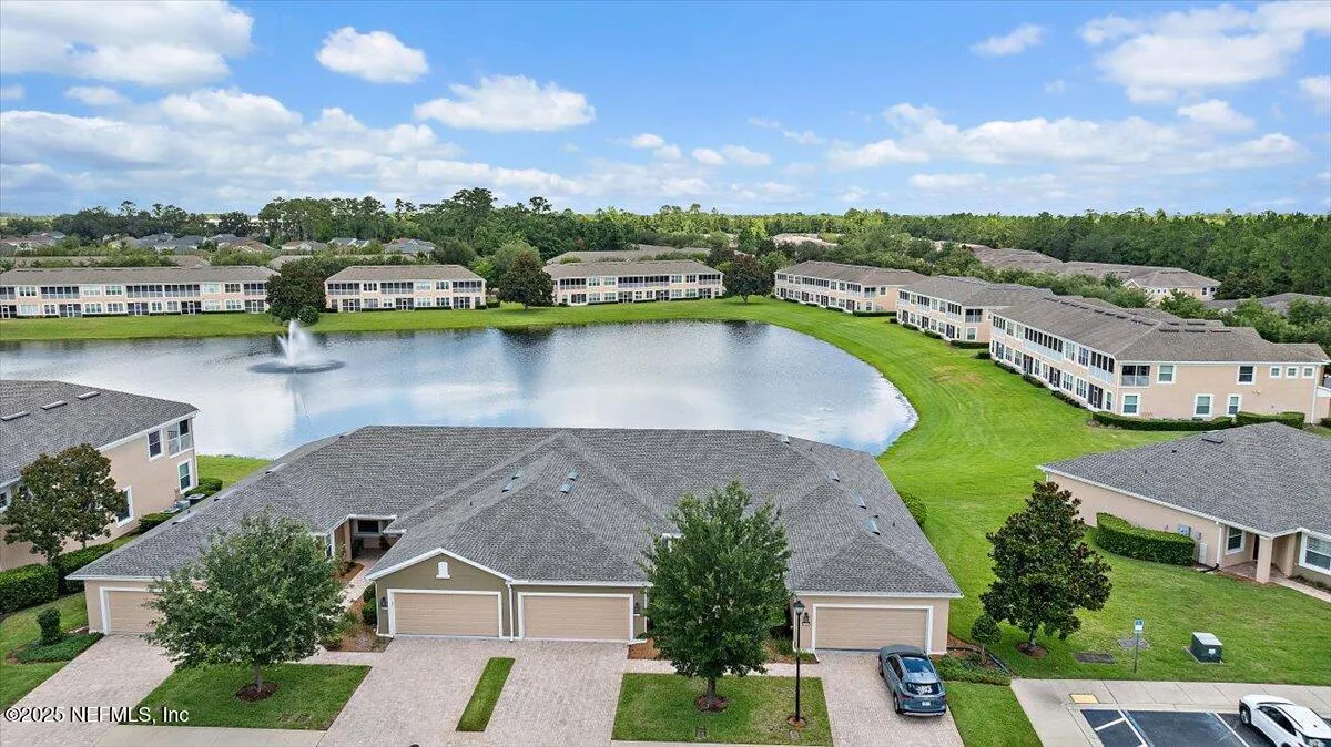 Property Slideshow image 1 of 26 | 11725 surfbird cir 4c, Jacksonville, FL, 32256