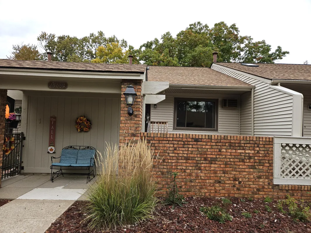 Property Slideshow image 1 of 29 | 25664 lexington dr unit 2, South Lyon, MI, 48178