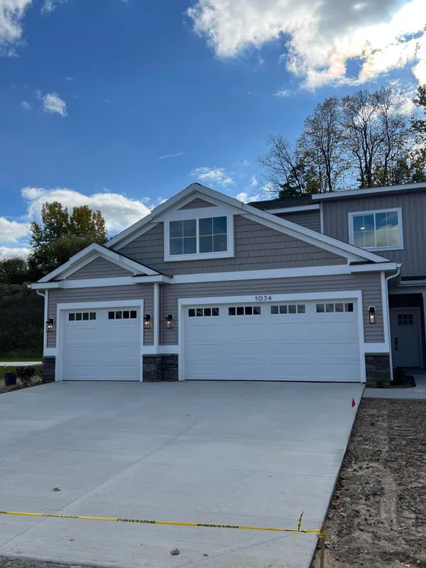 Property Slideshow image 1 of 12 | 1034 castlebay way # 16, Hudsonville, MI, 49426