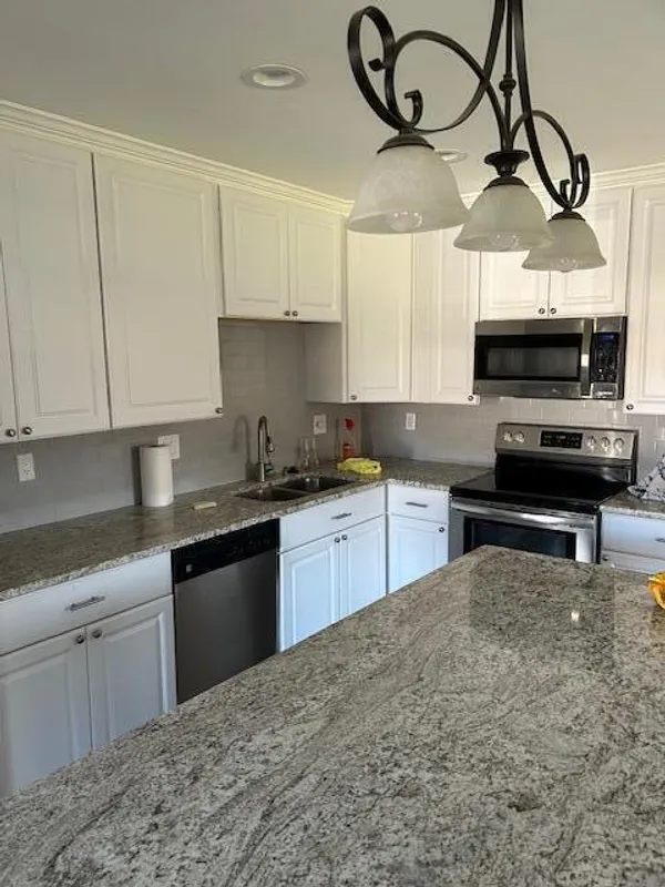 Property Slideshow image 1 of 8 | 25225 potomac dr # 8, South Lyon, MI, 48178