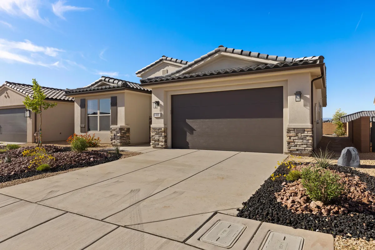 Property Slideshow image 1 of 40 | 315 w camino borde, Washington, UT, 84780