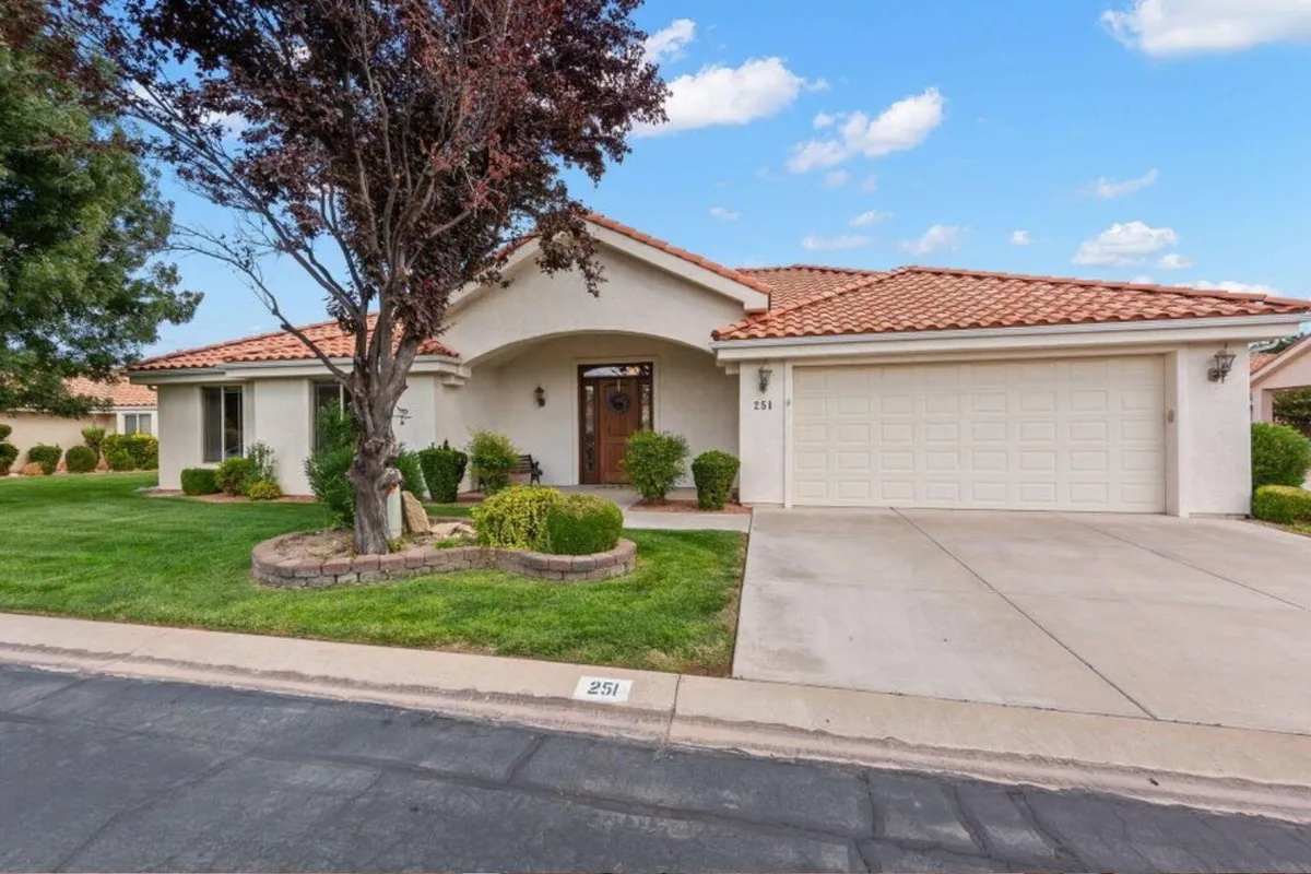 Property Slideshow image 1 of 25 | 1165 w indian hills dr unit 251, St George, UT, 84770