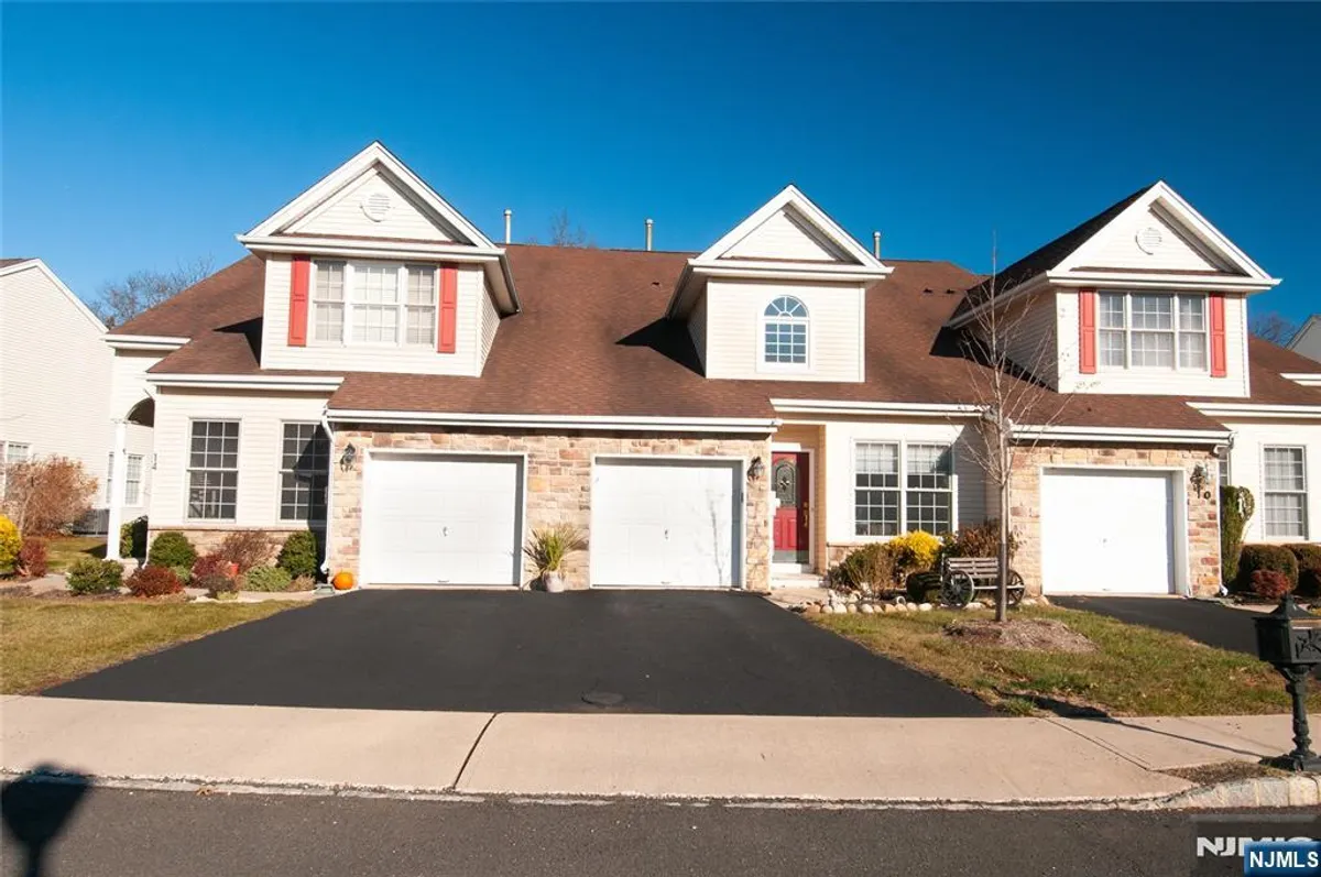Property Slideshow image 1 of 40 | 12 farrington plz, Somerset, NJ, 08873