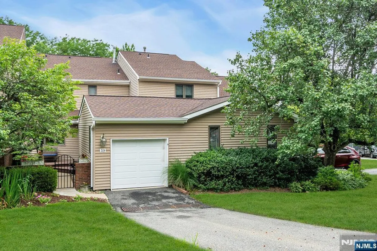 Property Slideshow image 1 of 46 | 39 litchult ln, Mahwah, NJ, 07430