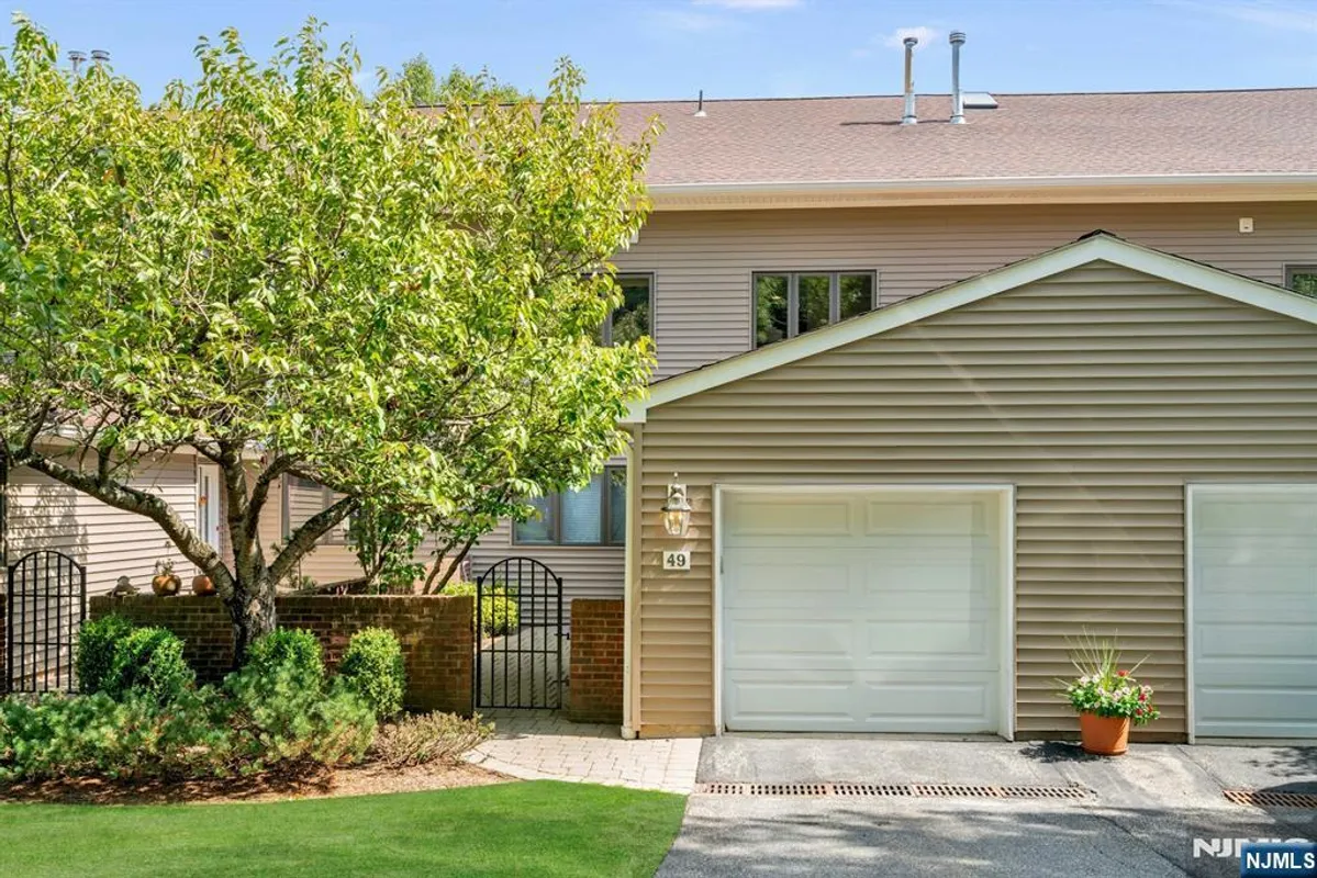 Property Slideshow image 1 of 32 | 49 litchult ln, Mahwah, NJ, 07430