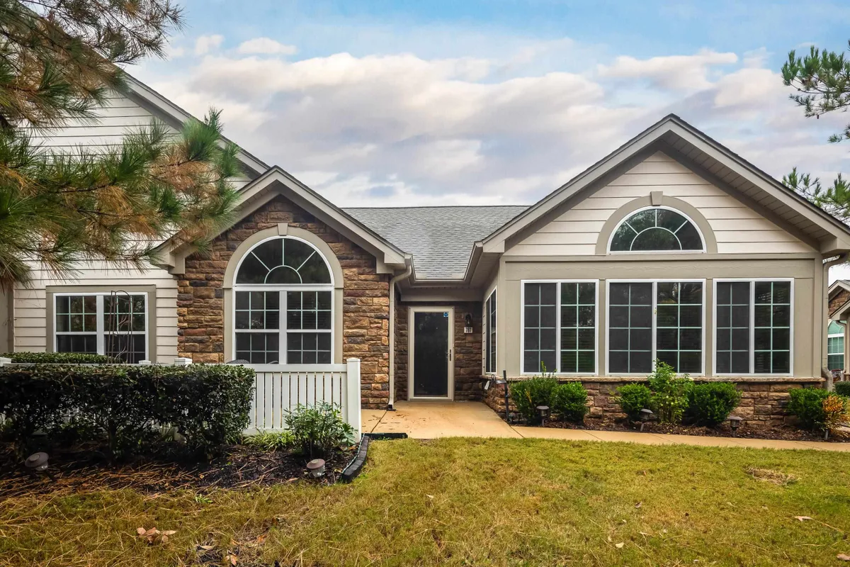 Property Slideshow image 1 of 36 | 781 stonevillage cv # 28, Collierville, TN, 38017