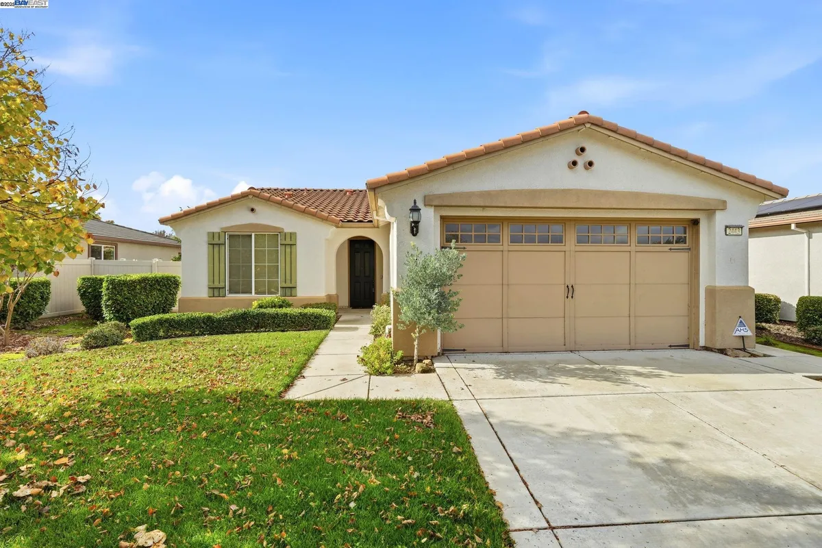 Property Slideshow image 1 of 34 | 2443 plumcreek ln, Manteca, CA, 95336