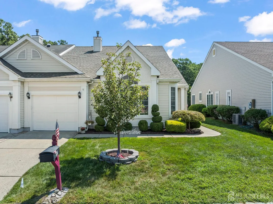 Property Slideshow image 1 of 30 | 52 stonewyck pl, Monroe, NJ, 08831