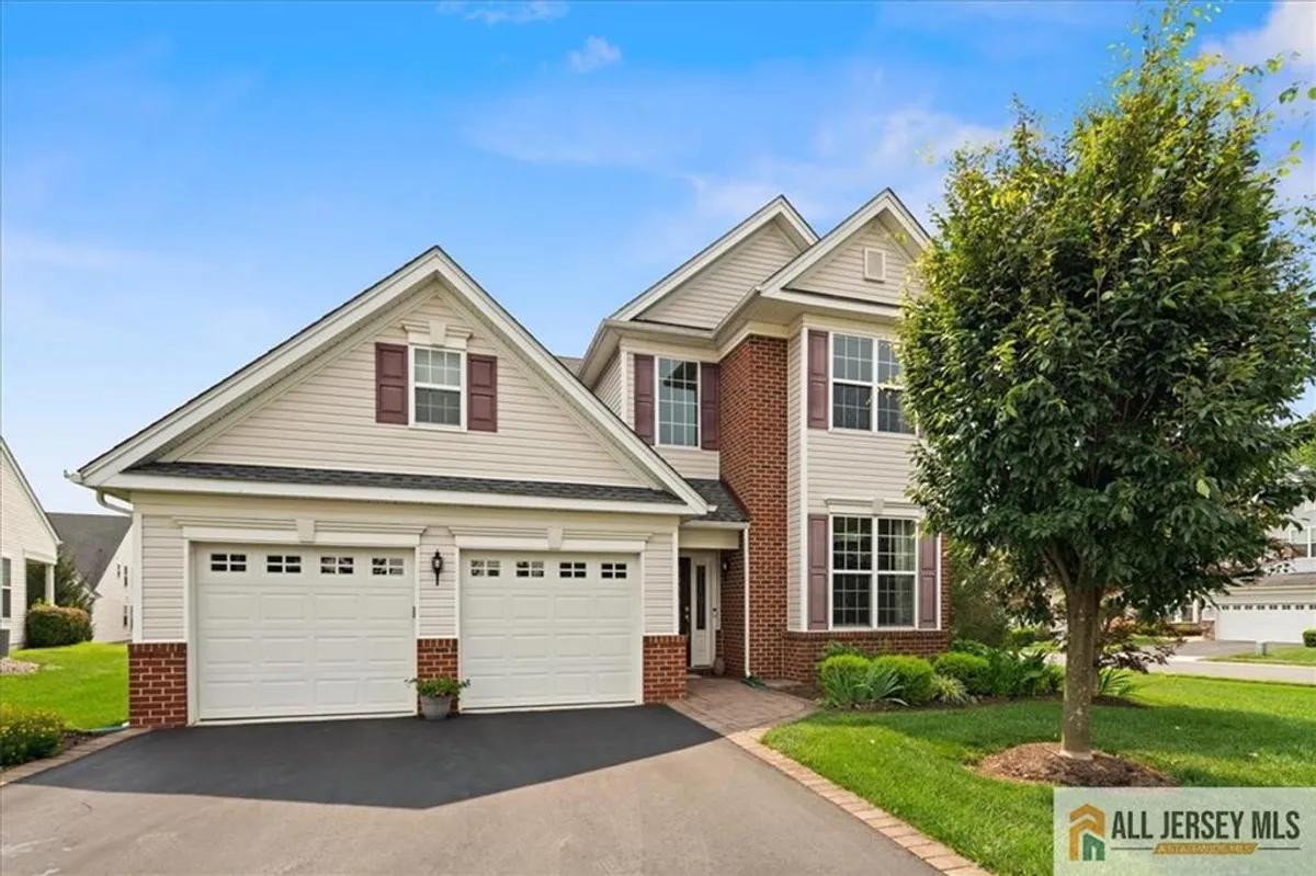 Property Slideshow image 1 of 61 | 19 dunwell dr, Kendall Park, NJ, 08824