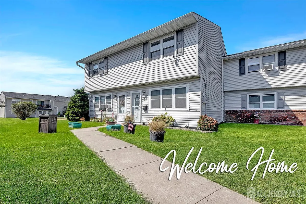 Property Slideshow image 1 of 17 | 14 california ct, Matawan, NJ, 07747