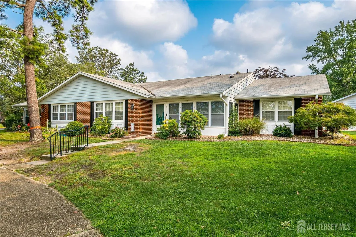 Property Slideshow image 1 of 37 | 1052 shetland dr b, Lakewood, NJ, 08701