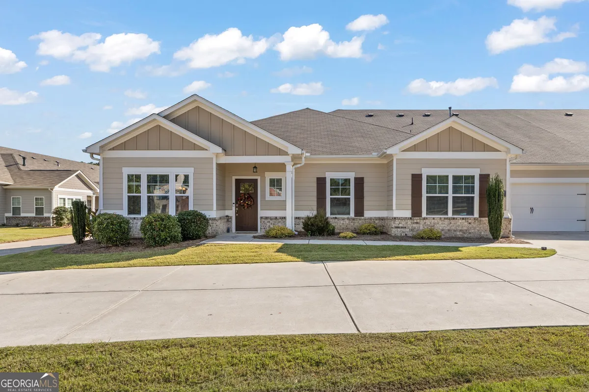 Property Slideshow image 1 of 26 | 2487 rathburn cir, Loganville, GA, 30052