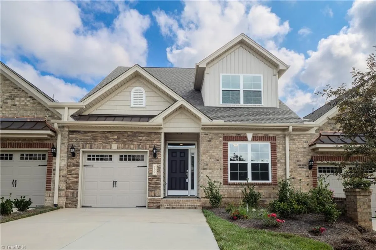 Property Slideshow image 1 of 37 | 202 chariot sq, Winston Salem, NC, 27127