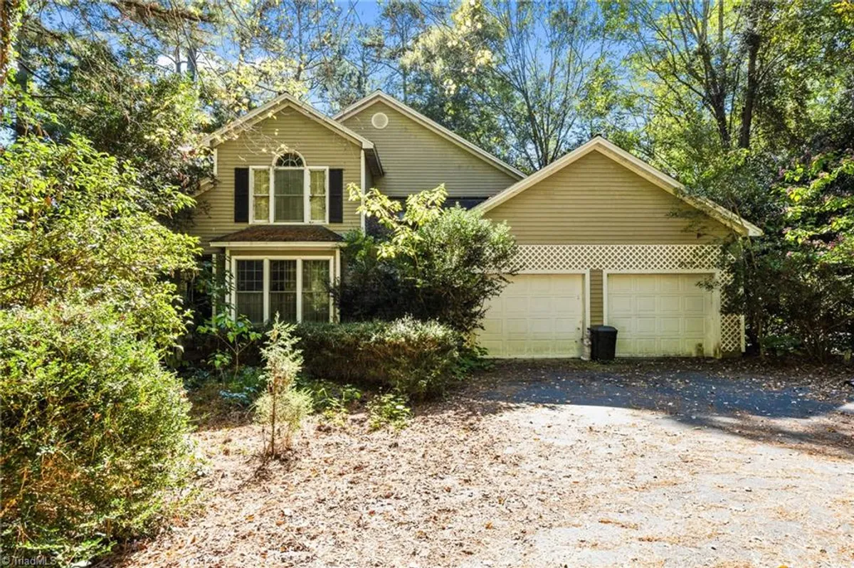Property Slideshow image 1 of 42 | 697 spindlewood, Pittsboro, NC, 27312