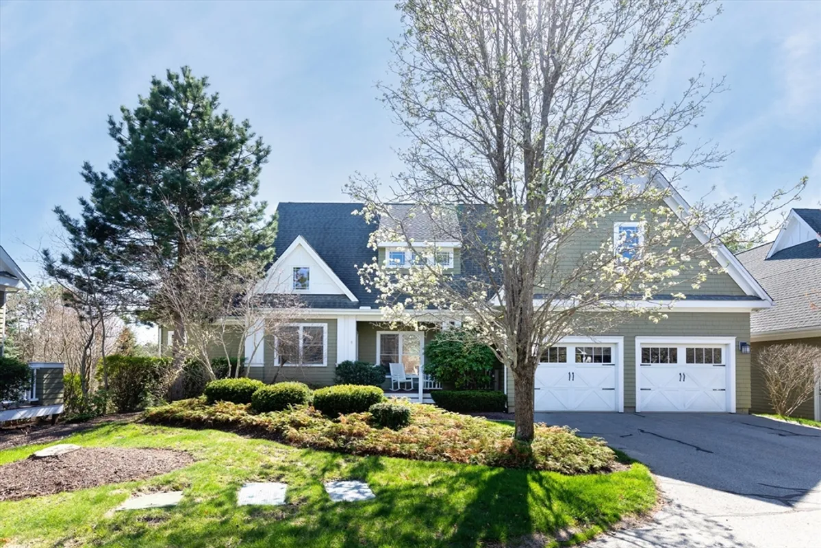 Property Slideshow image 1 of 24 | 9 aberdeen # 9, Plymouth, MA, 02360