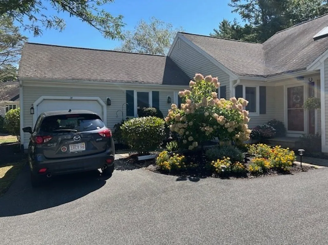 Property Slideshow image 1 of 35 | 14 sandview ter # 14, Mashpee, MA, 02649