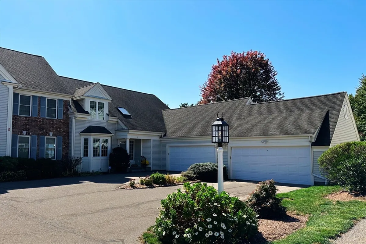 Property Slideshow image 1 of 30 | 5 blossom ct # 5, Westborough, MA, 01581