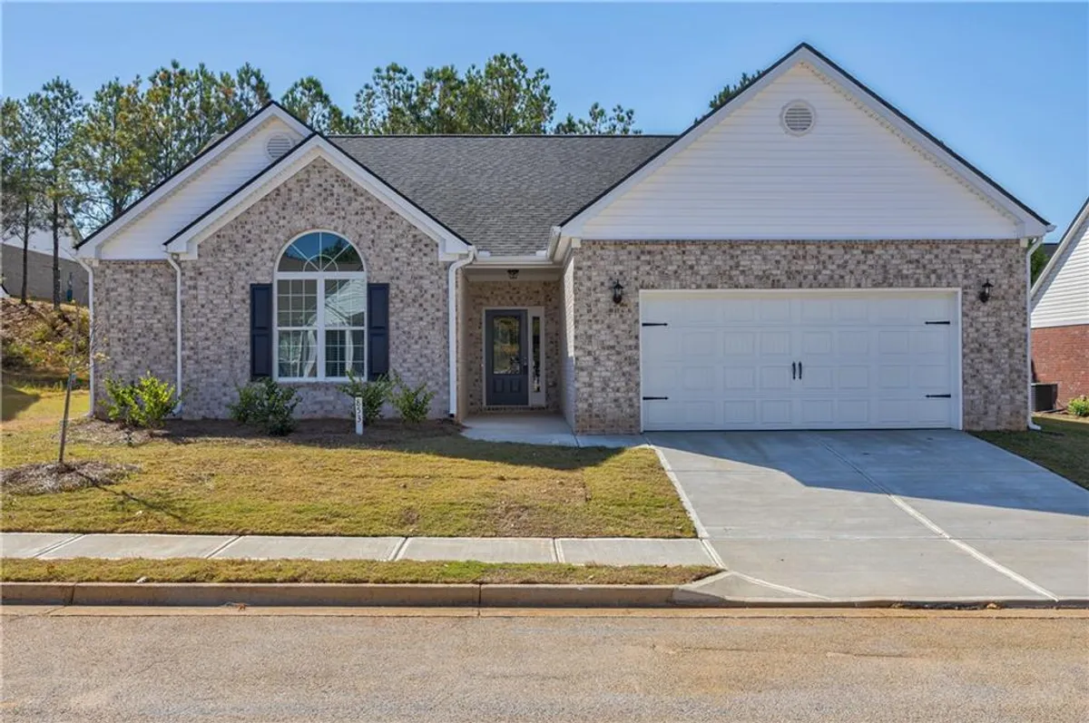 Property Slideshow image 1 of 47 | 853 crossroads ct, Social Circle, GA, 30025
