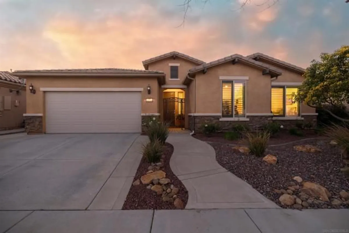 Property Slideshow image 1 of 44 | 1371 camino sueno, Hemet, CA, 92545