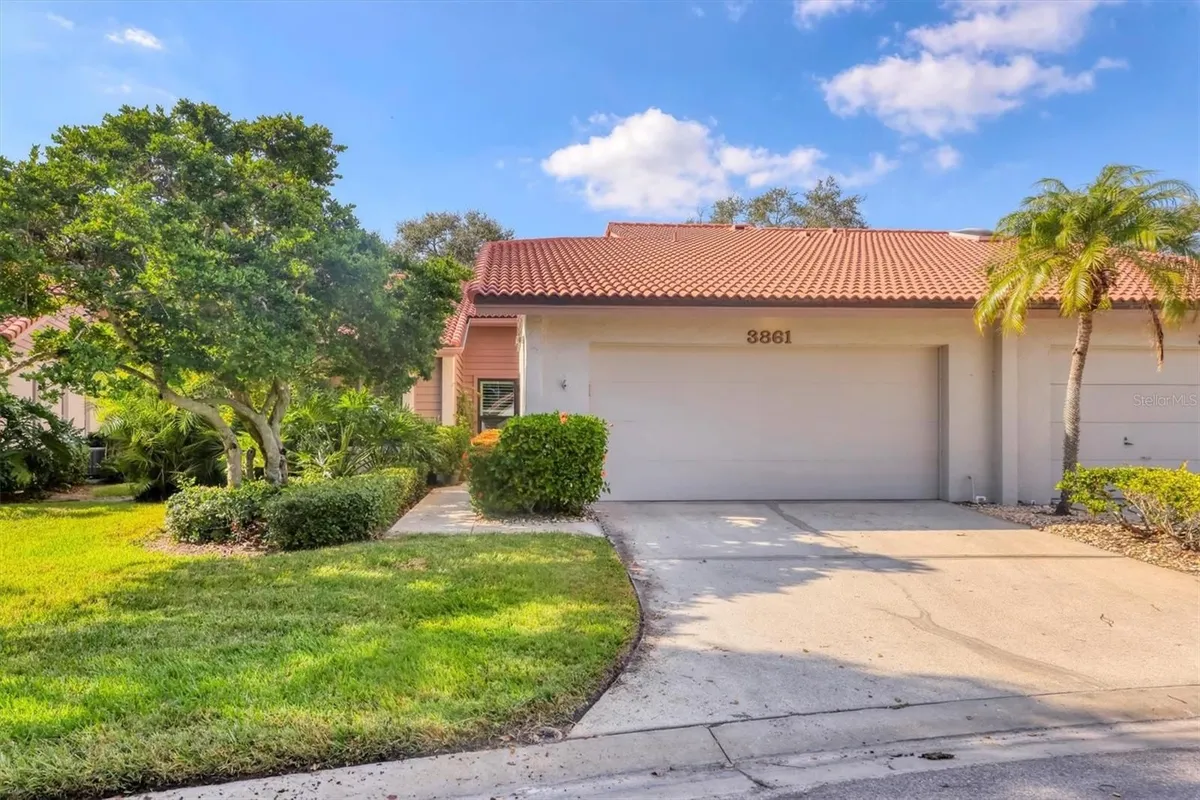 Property Slideshow image 1 of 55 | 3861 wilshire cir 115, Sarasota, FL, 34238