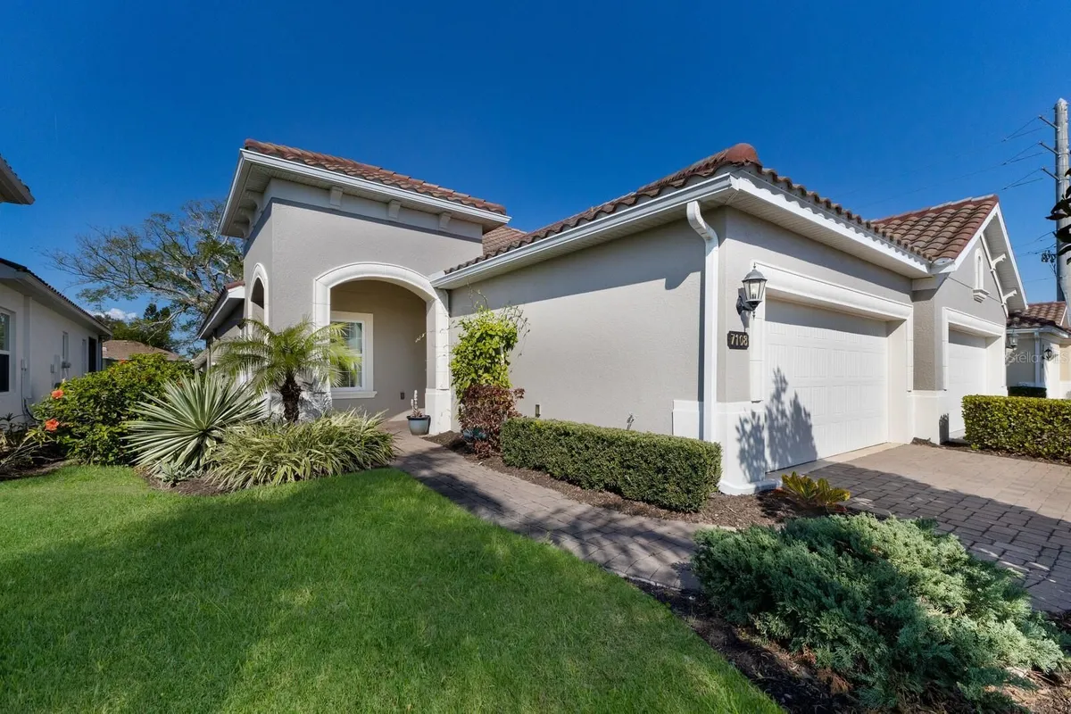 Property Slideshow image 1 of 30 | 7108 playa bella dr, Bradenton, FL, 34209