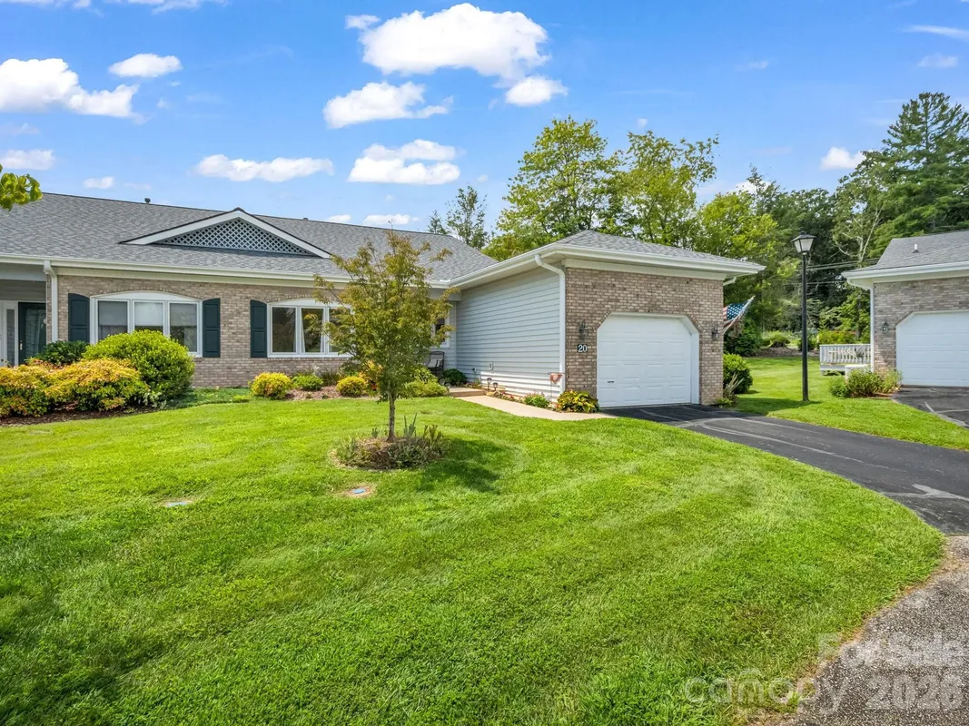 Property Slideshow image 1 of 36 | 20 country meadows ln, Hendersonville, NC, 28792