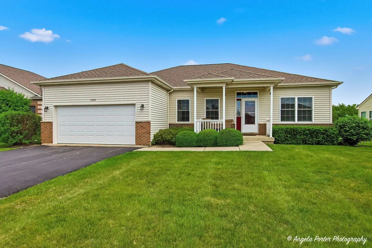 Property Slideshow image 1 of 39 | 1004 monroe ave, Mchenry, IL, 60050