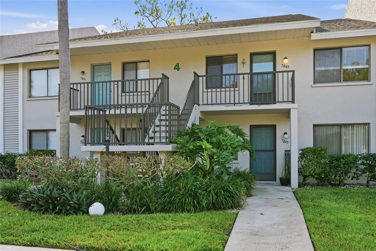 Property Slideshow image 1 of 18 | 7845 eagle creek dr, Sarasota, FL, 34243