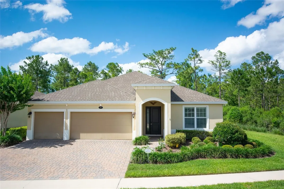 Property Slideshow image 1 of 48 | 215 avenham dr, Deland, FL, 32724