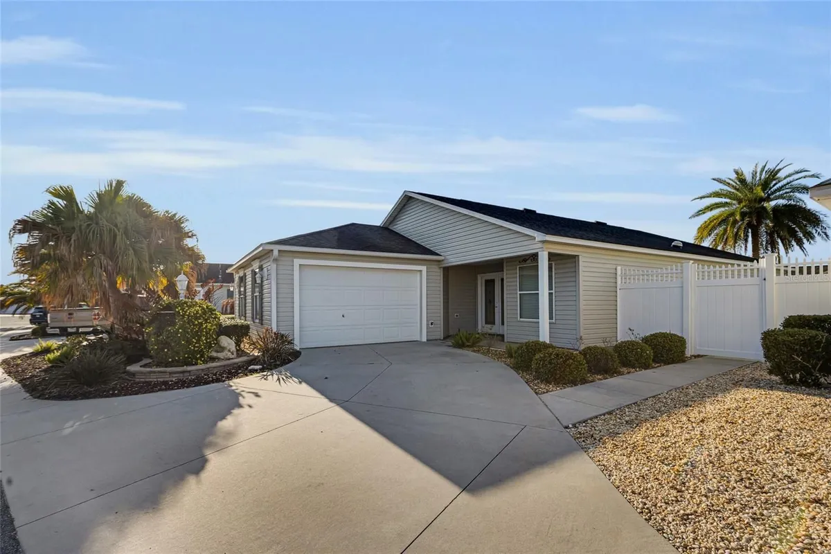 Property Slideshow image 1 of 37 | 1998 jonquil pl, The Villages, FL, 32162