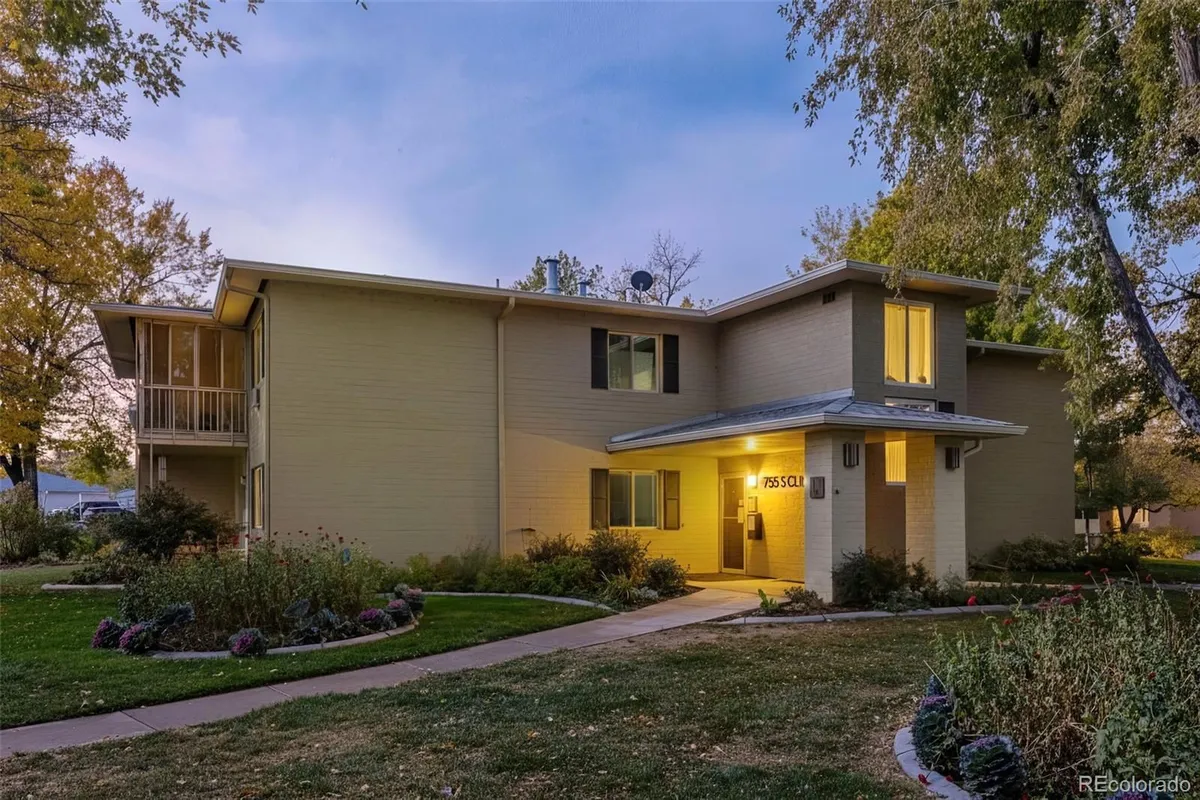 Property Slideshow image 1 of 36 | 755 s clinton st 7b, Denver, CO, 80247