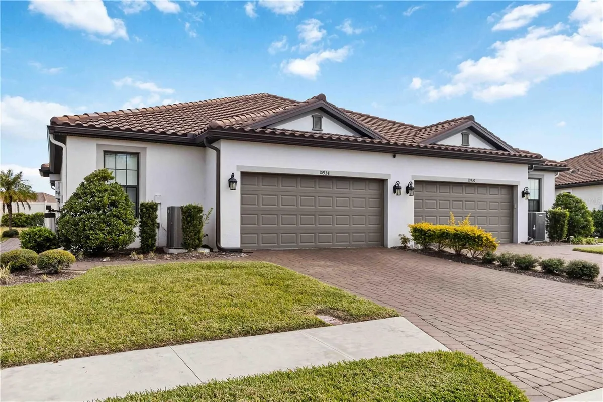 Property Slideshow image 1 of 51 | 10934 wendover dr, Palmetto, FL, 34221