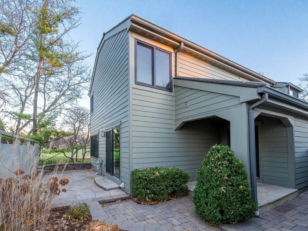 Property Slideshow image 1 of 20 | 245 timber ridge ln # 245, Lake Barrington, IL, 60010