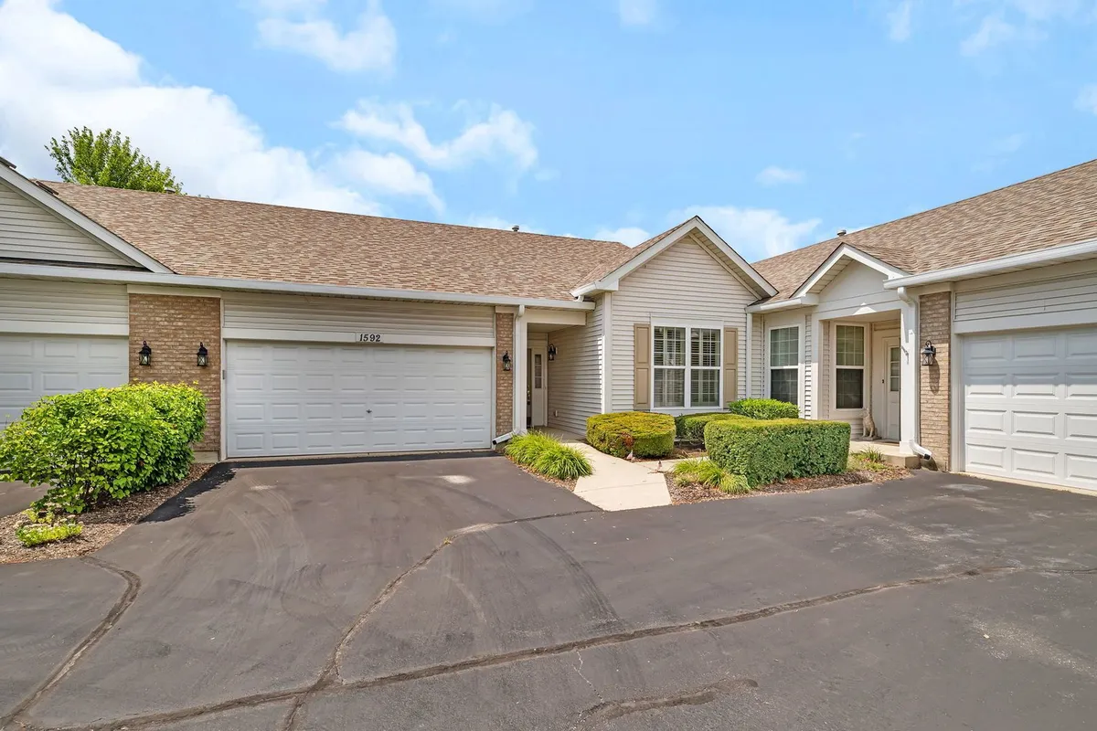 Property Slideshow image 1 of 25 | 1592 w cadillac cir, Romeoville, IL, 60446