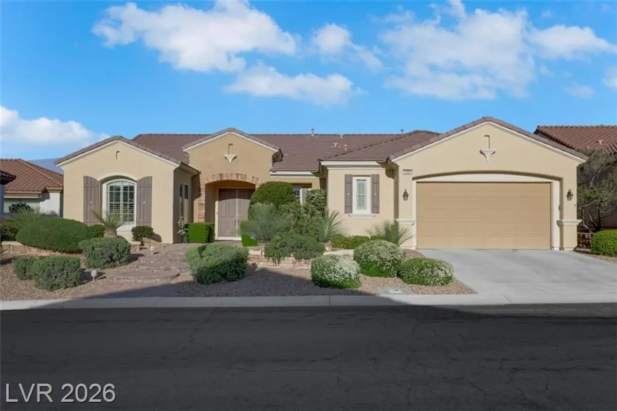Property Slideshow image 1 of 74 | 2204 canyonville dr, Henderson, NV, 89044