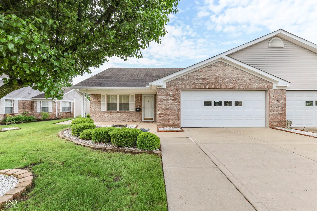 Property Slideshow image 1 of 36 | 7915 park ward pl, Indianapolis, IN, 46259