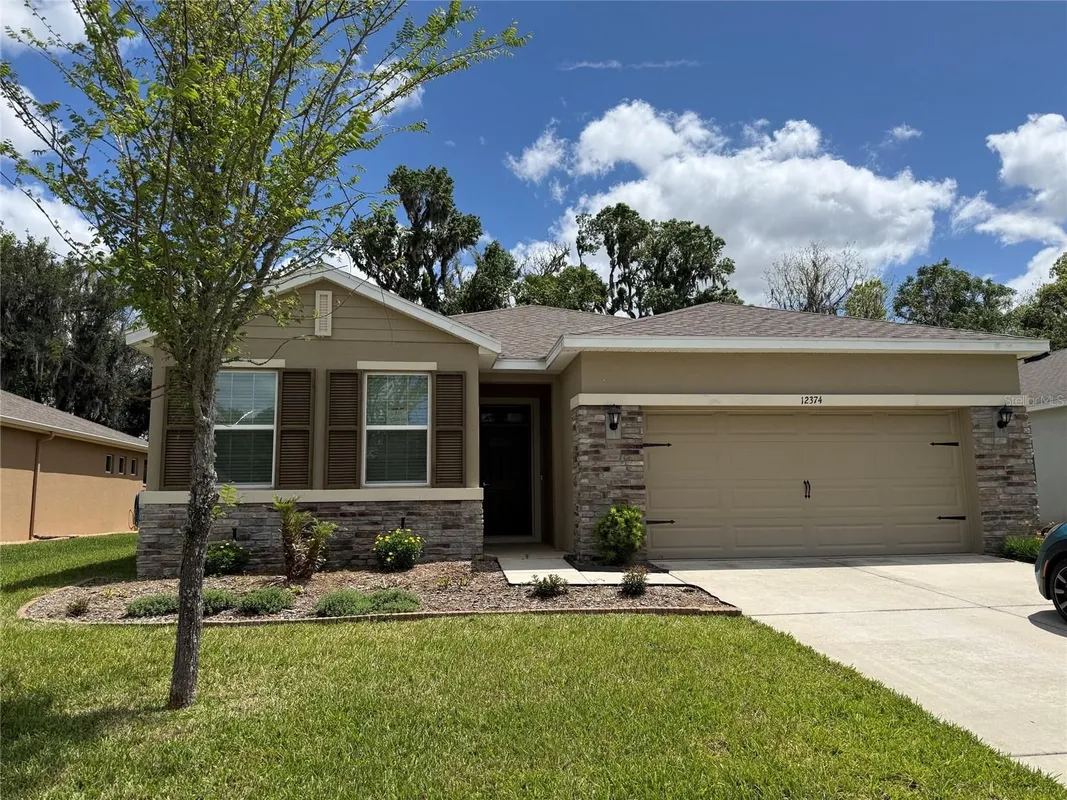Property Slideshow image 1 of 24 | 12374 eastpointe dr, Dade City, FL, 33525