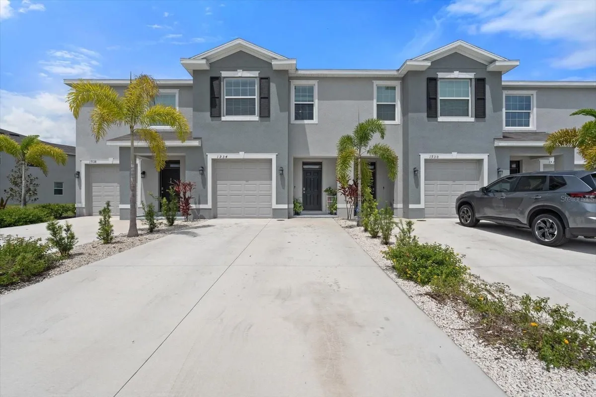 Property Slideshow image 1 of 35 | 1934 pleasant maple ct, Bradenton, FL, 34211