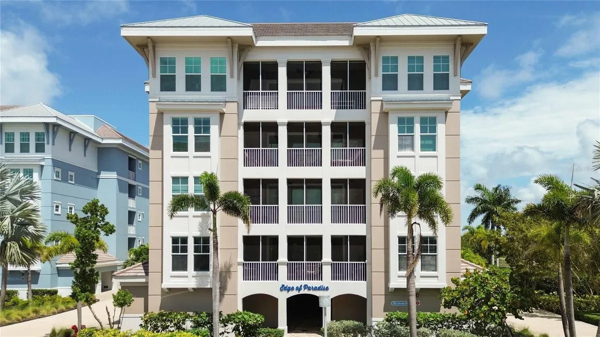 Property Slideshow image 1 of 100 | 395 aruba cir 102, Bradenton, FL, 34209