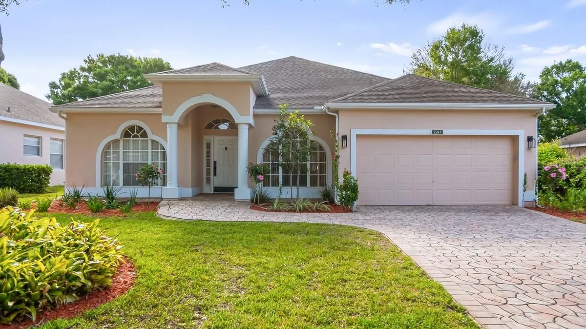 Property Slideshow image 1 of 33 | 2241 kingsmill way, Clermont, FL, 34711