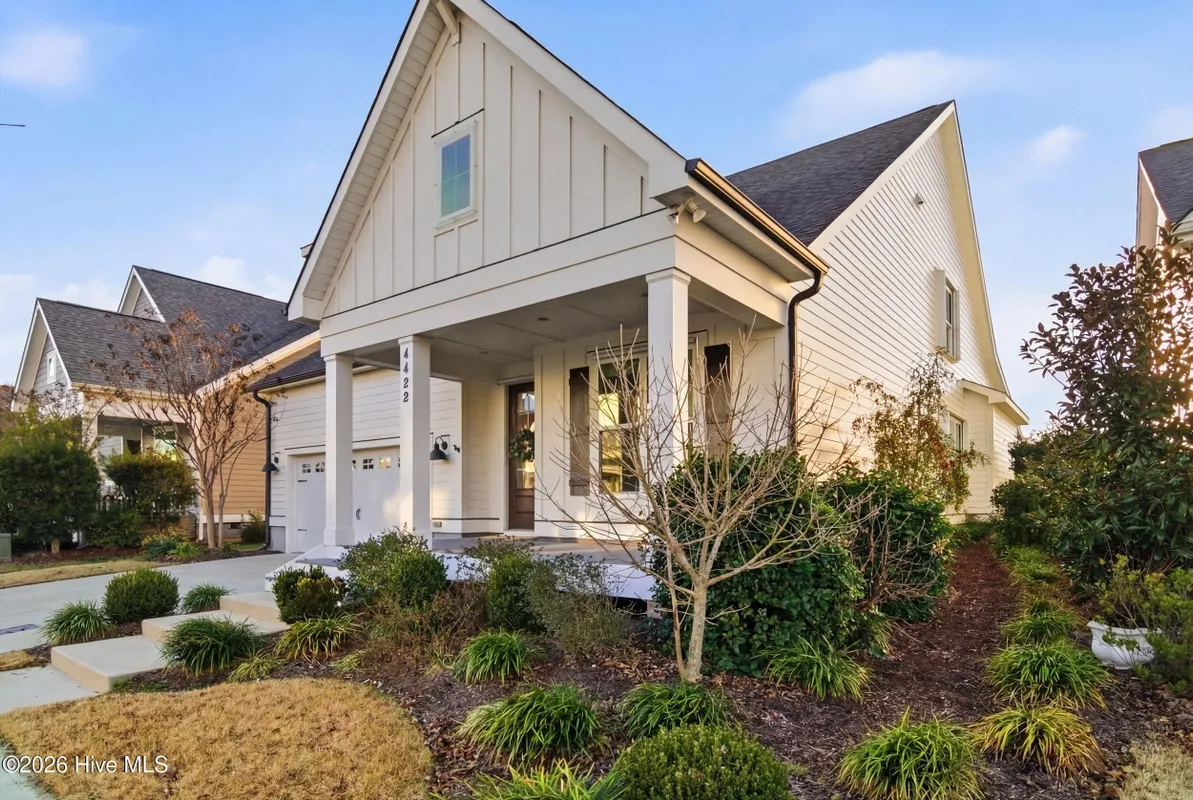 Property Slideshow image 1 of 47 | 4422 old towne st, Wilmington, NC, 28412