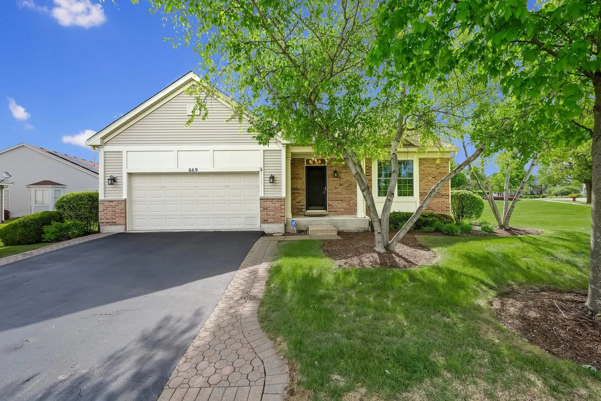 Property Slideshow image 1 of 33 | 669 saugatuk cir, Romeoville, IL, 60446