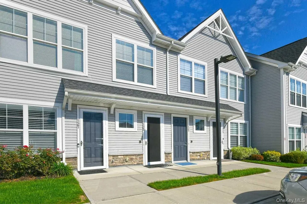 Property Slideshow image 1 of 20 | 123 emanuel way, East Meadow, NY, 11554