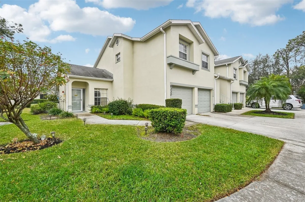 Property Slideshow image 1 of 26 | 6330 green oak cir, Bradenton, FL, 34203
