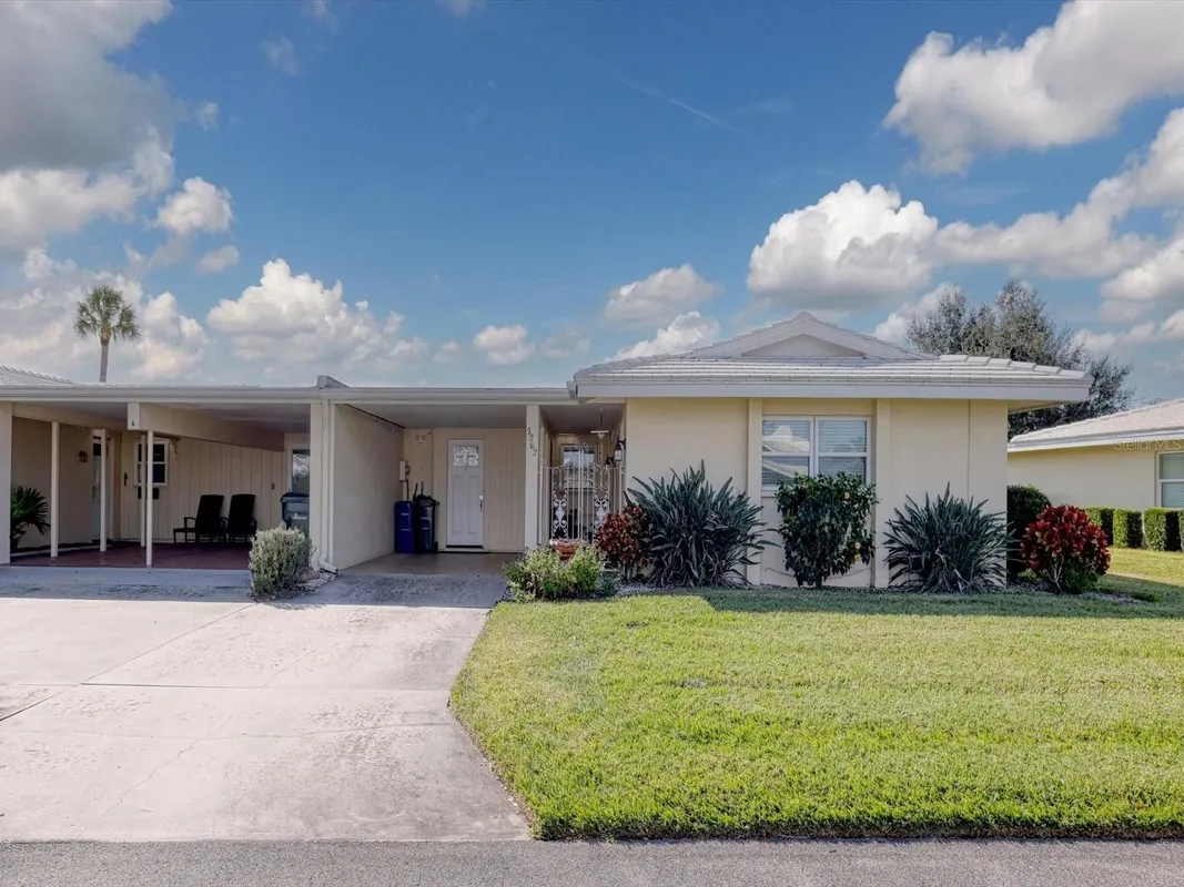 Property Slideshow image 1 of 47 | 3262 brockton ln 608, Sarasota, FL, 34239