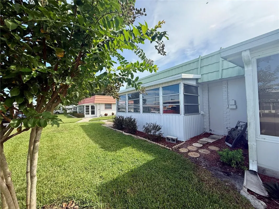 Property Slideshow image 1 of 28 | 1802 bedford ln 7, Sun City Center, FL, 33573