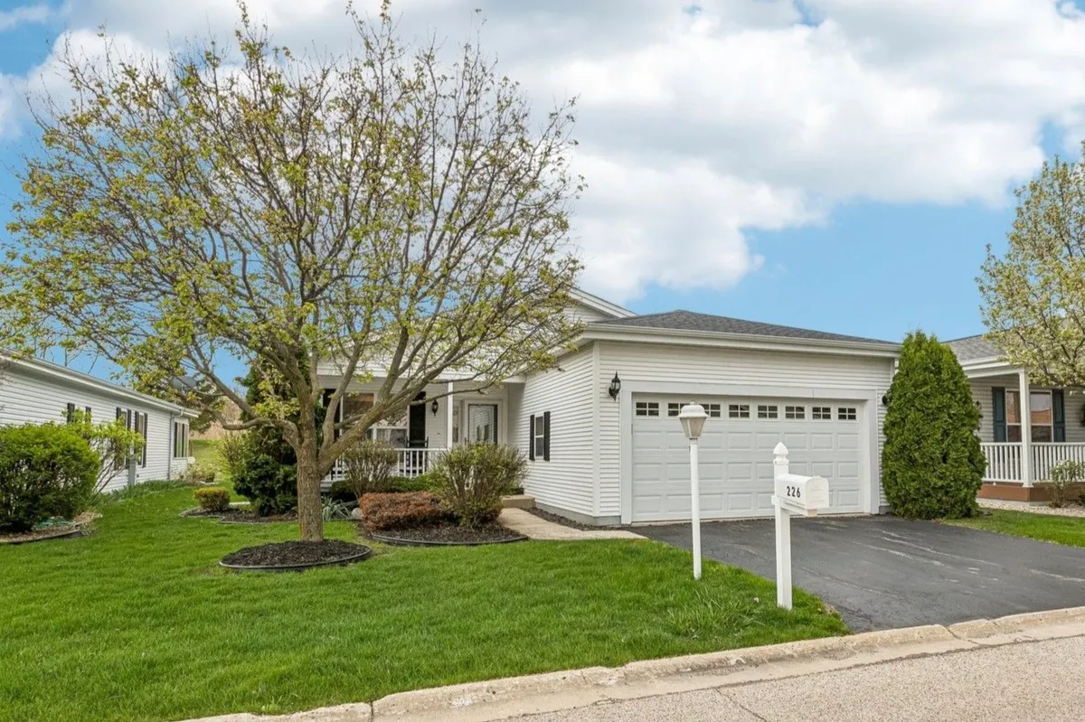 Property Slideshow image 1 of 43 | 226 rodeo dr, Grayslake, IL, 60030