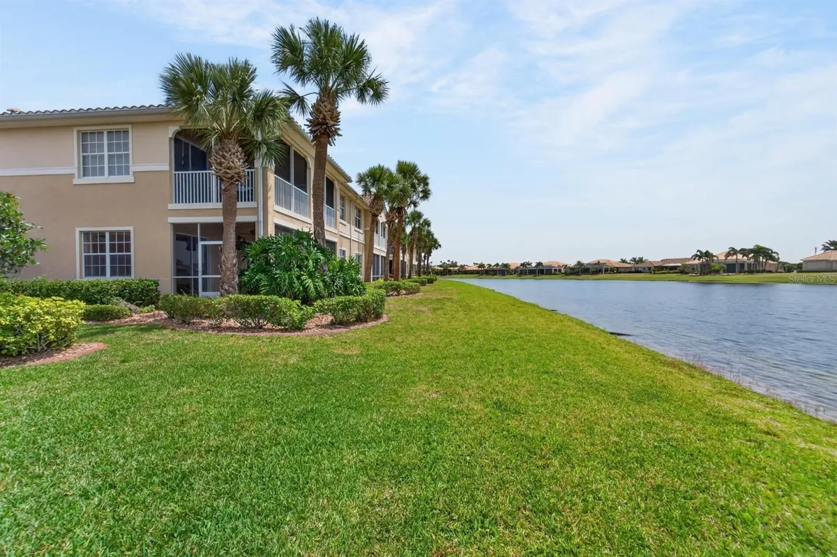 Property Slideshow image 1 of 68 | 1364 emerald dunes dr, Sun City Center, FL, 33573