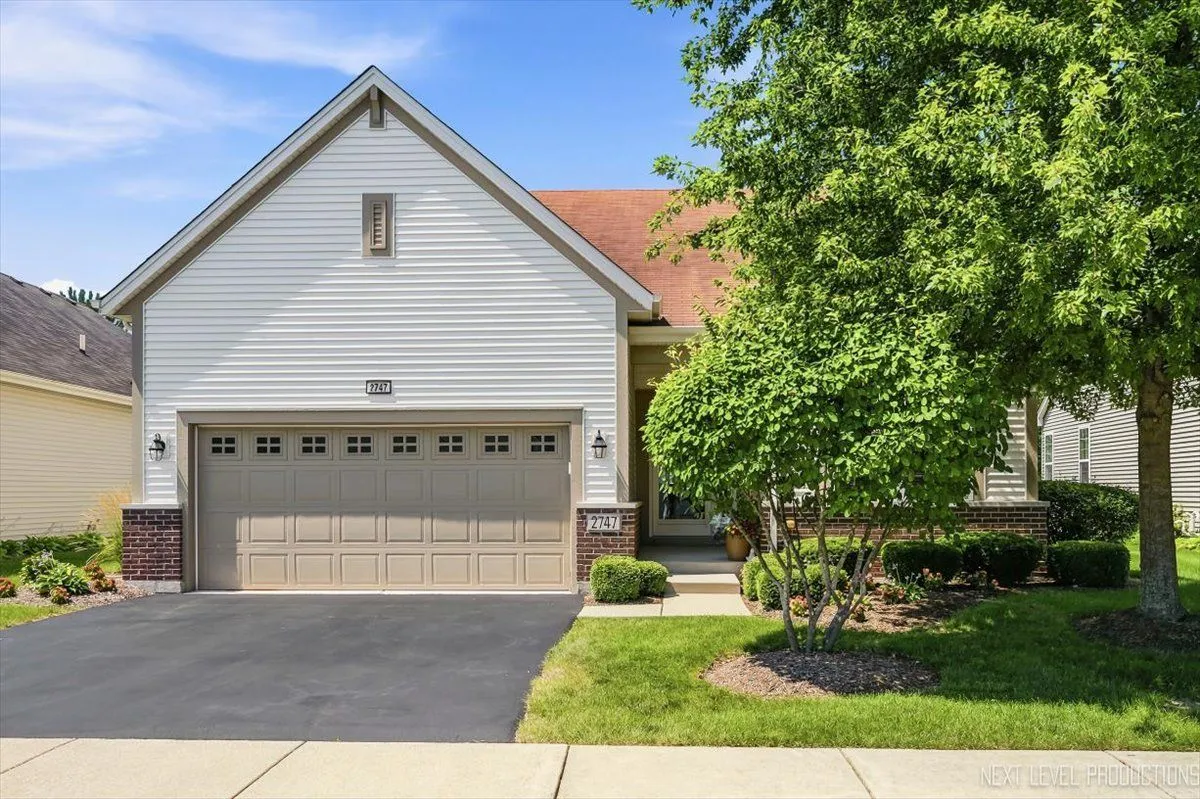 Property Slideshow image 1 of 41 | 2747 northmoor dr, Naperville, IL, 60564