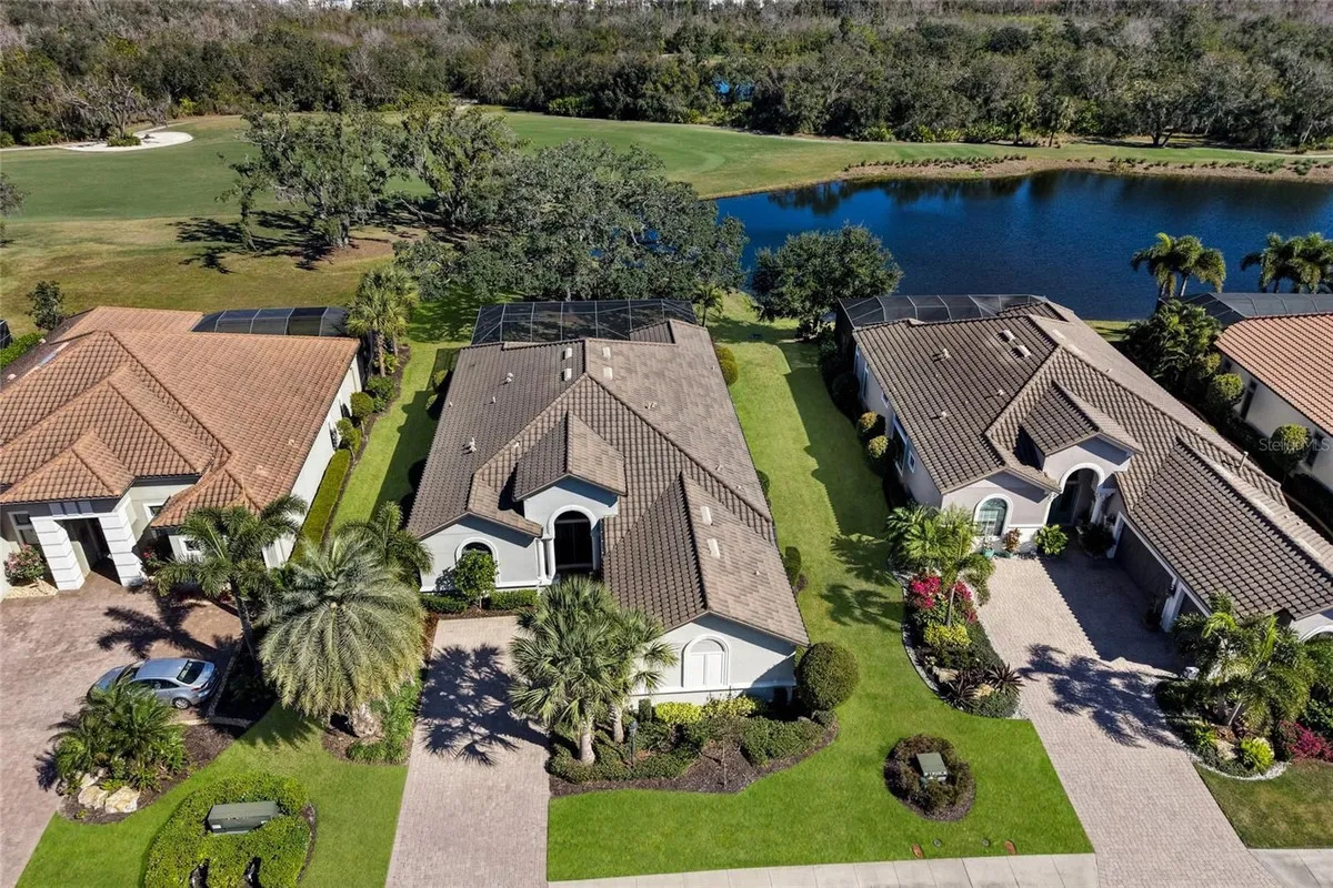 Property Slideshow image 1 of 58 | 5013 benito ct, Lakewood Ranch, FL, 34211